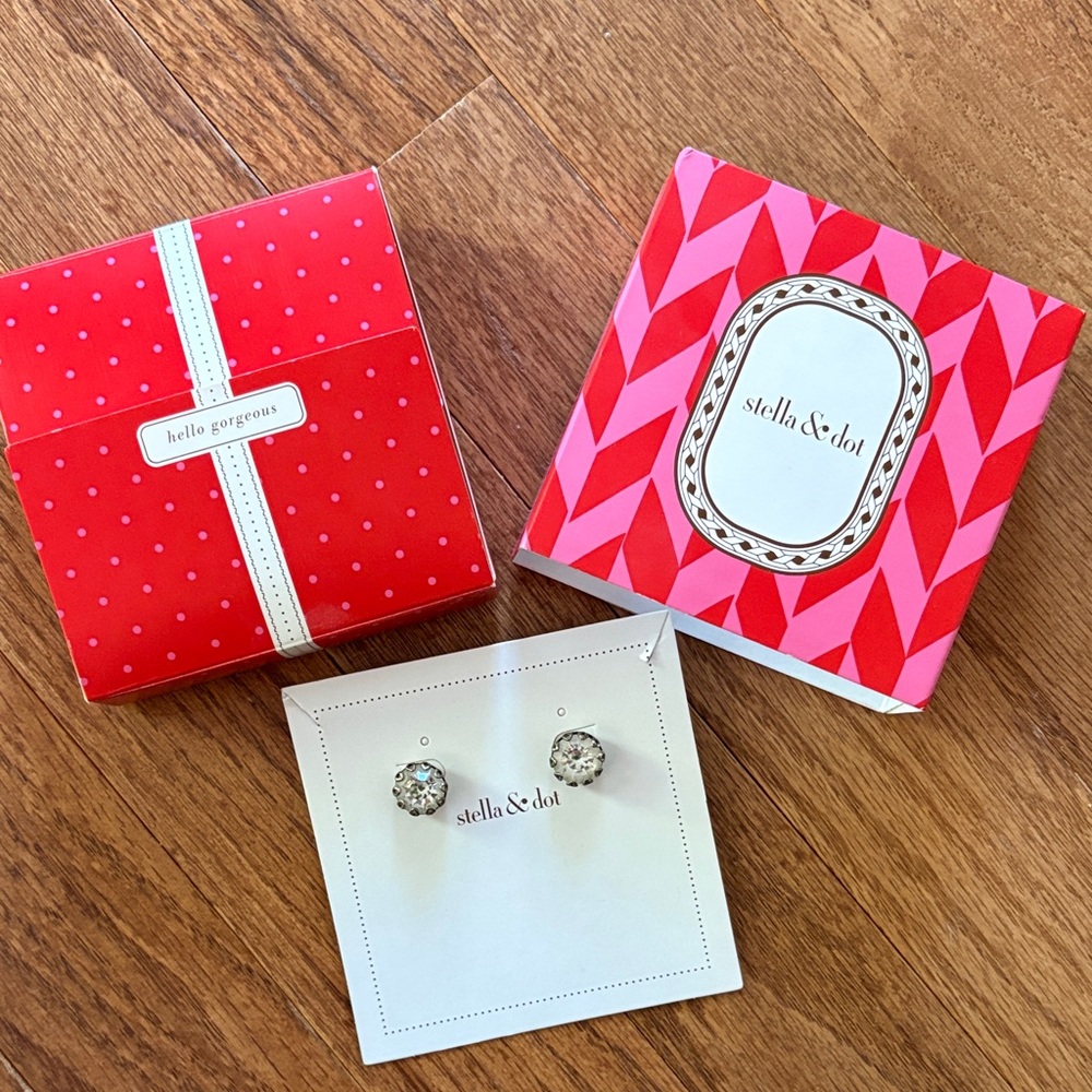 Stella & Dot Vintage Crystal Studs